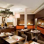 Novotel מלון 4*